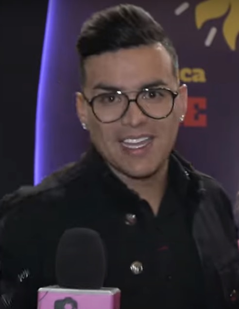 Yeison Jiménez en evento (Premios Nuestra Tierra 2022)